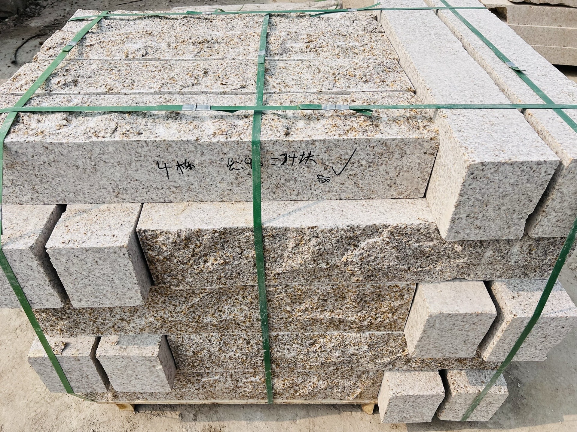 蘑菇石多少錢(qián)一平方購買(mǎi)建議(圖3)